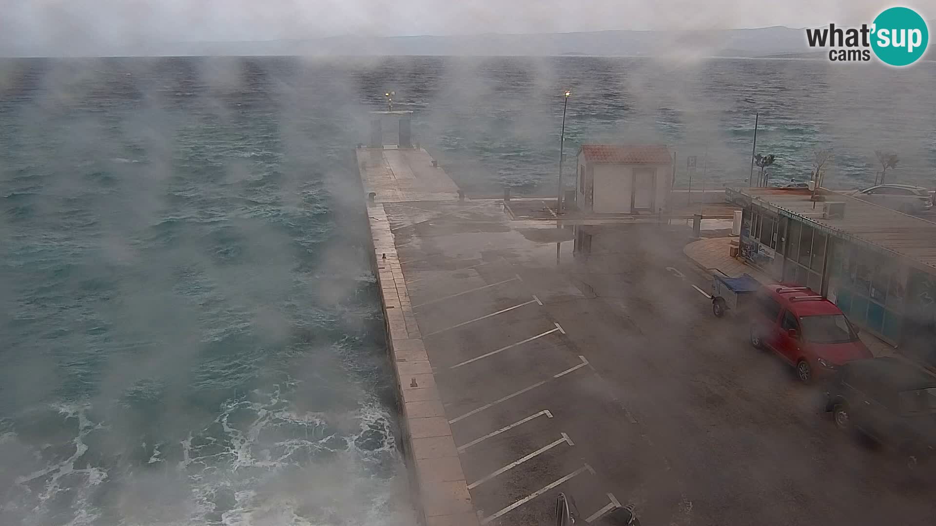 Web kamera Bol – Centar mjesta i marina | Pogled uživo