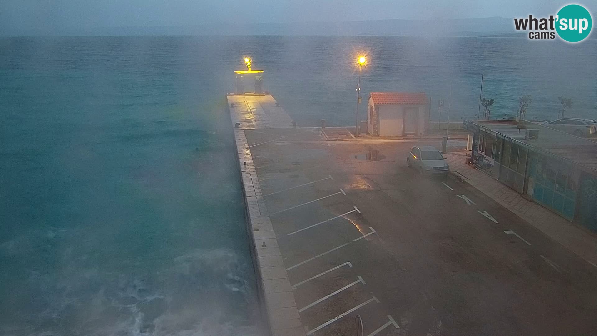 Web kamera Bol – Centar mjesta i marina | Pogled uživo