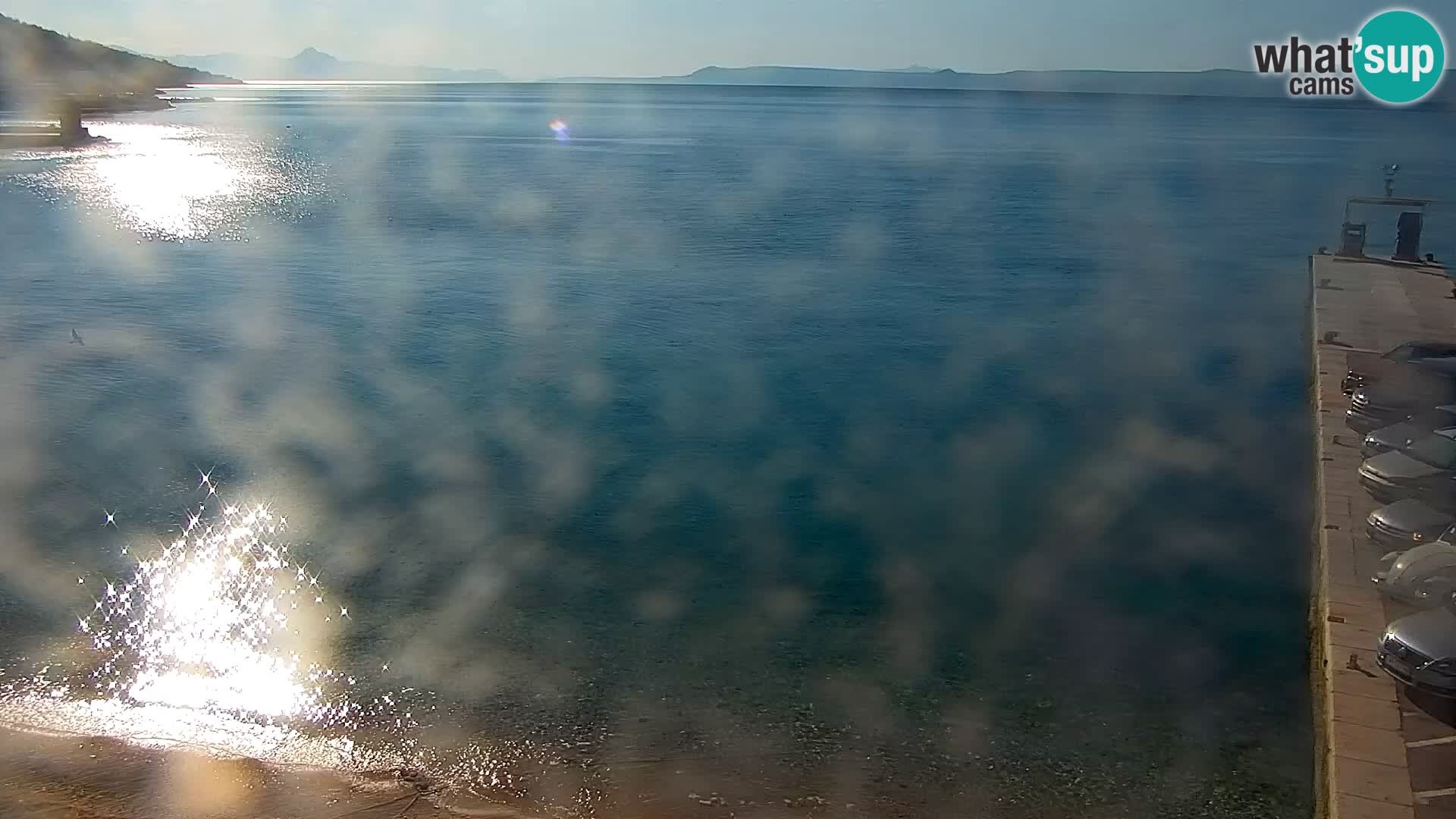 Spletna kamera Bol – Center mesta in marina v živo