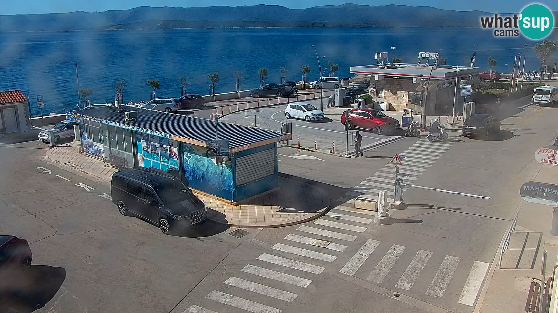 Web kamera Bol – Centar mjesta i marina | Pogled uživo