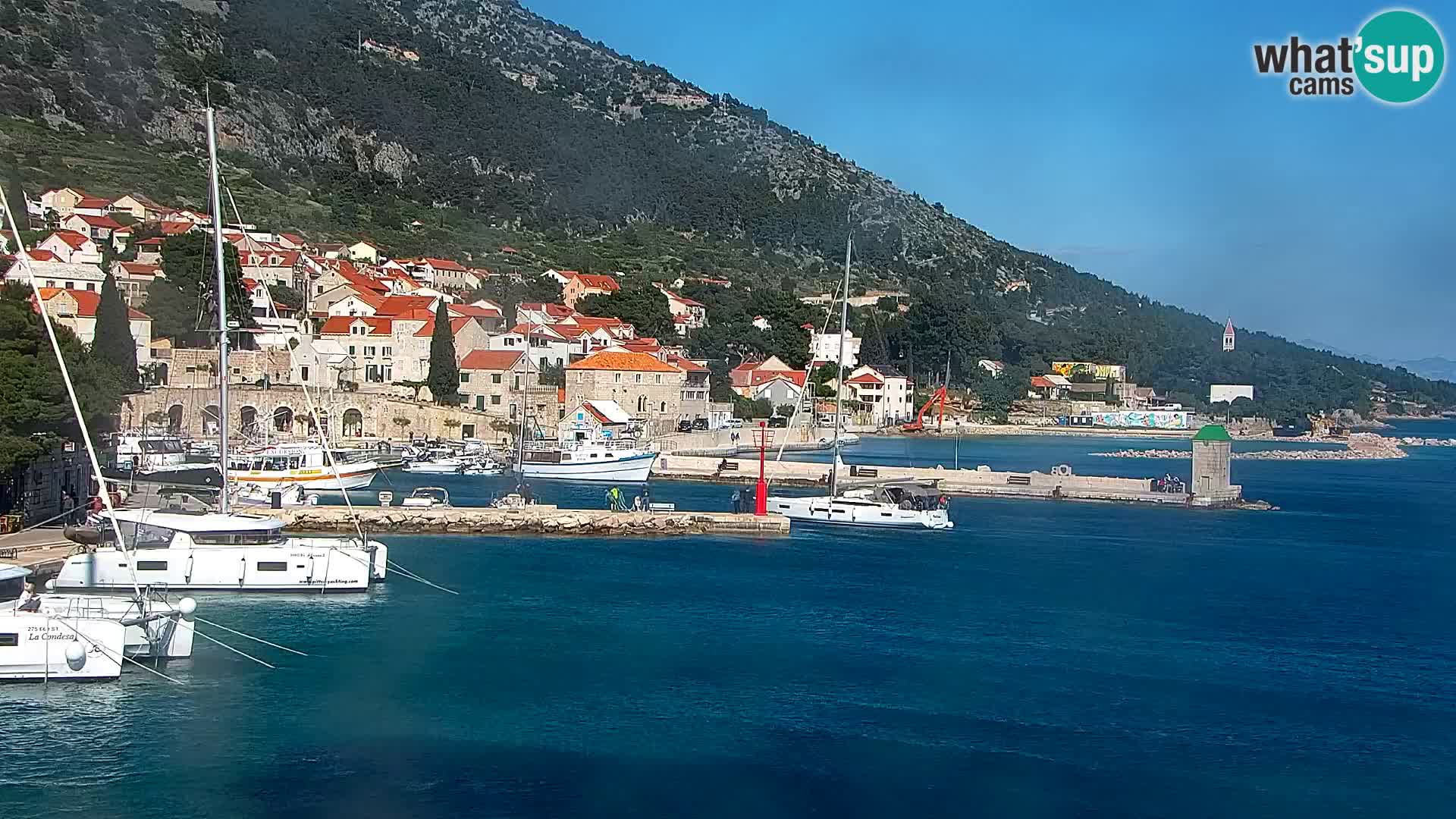 Webcam Bol Centro e Marina – Vista live dal porto di Bol