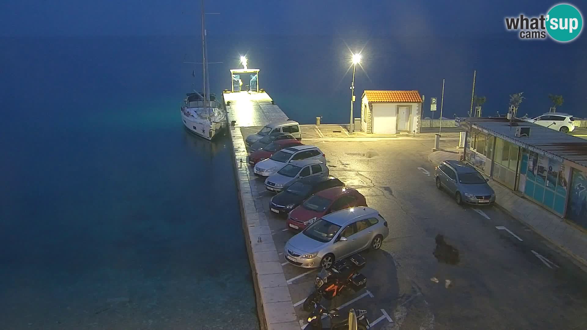 Webcam Bol Centro e Marina – Vista live dal porto di Bol