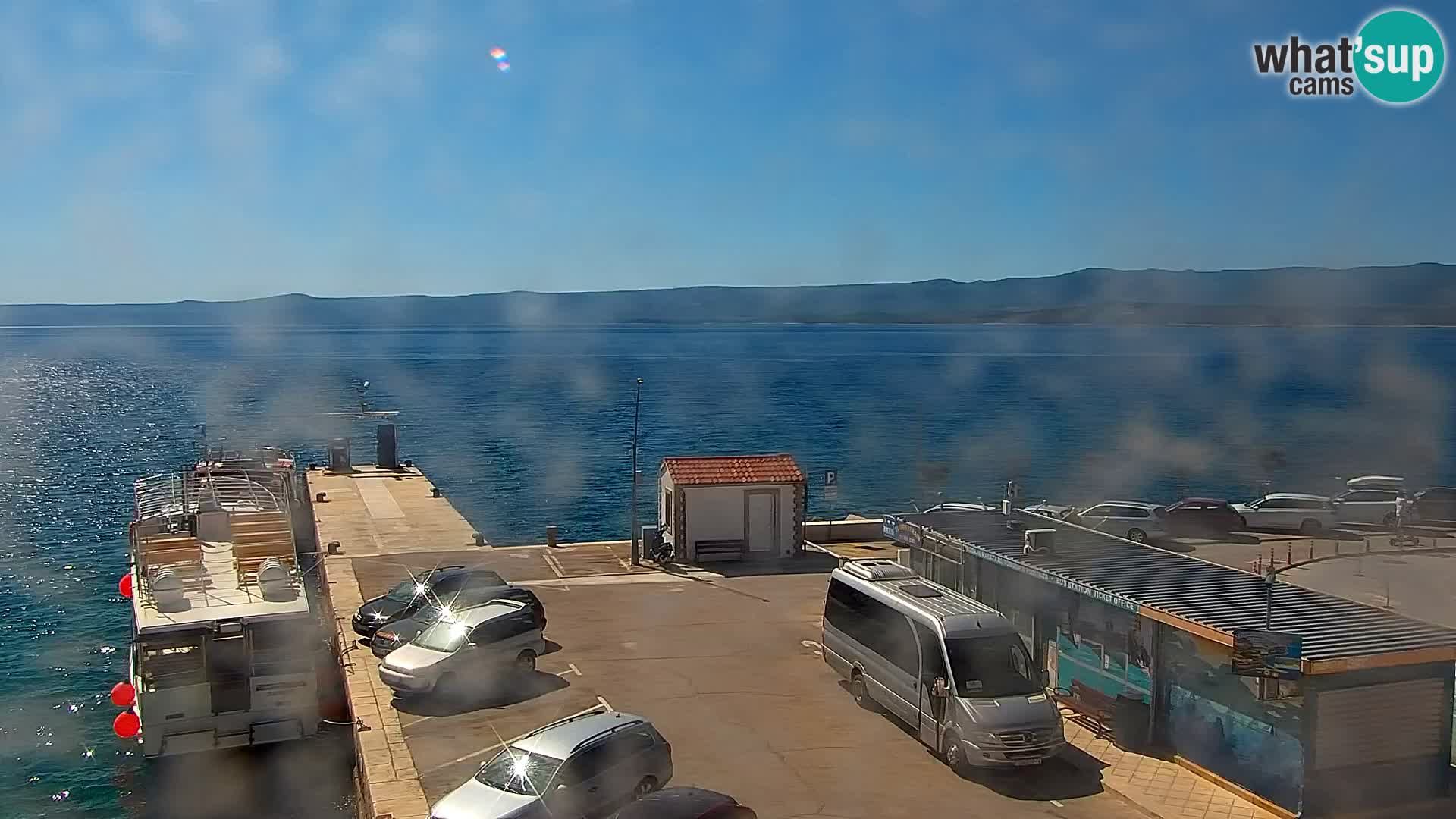 Web kamera Bol – Centar mjesta i marina | Pogled uživo