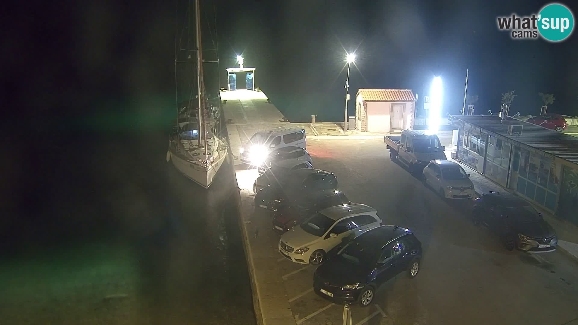 Web kamera Bol – Centar mjesta i marina | Pogled uživo