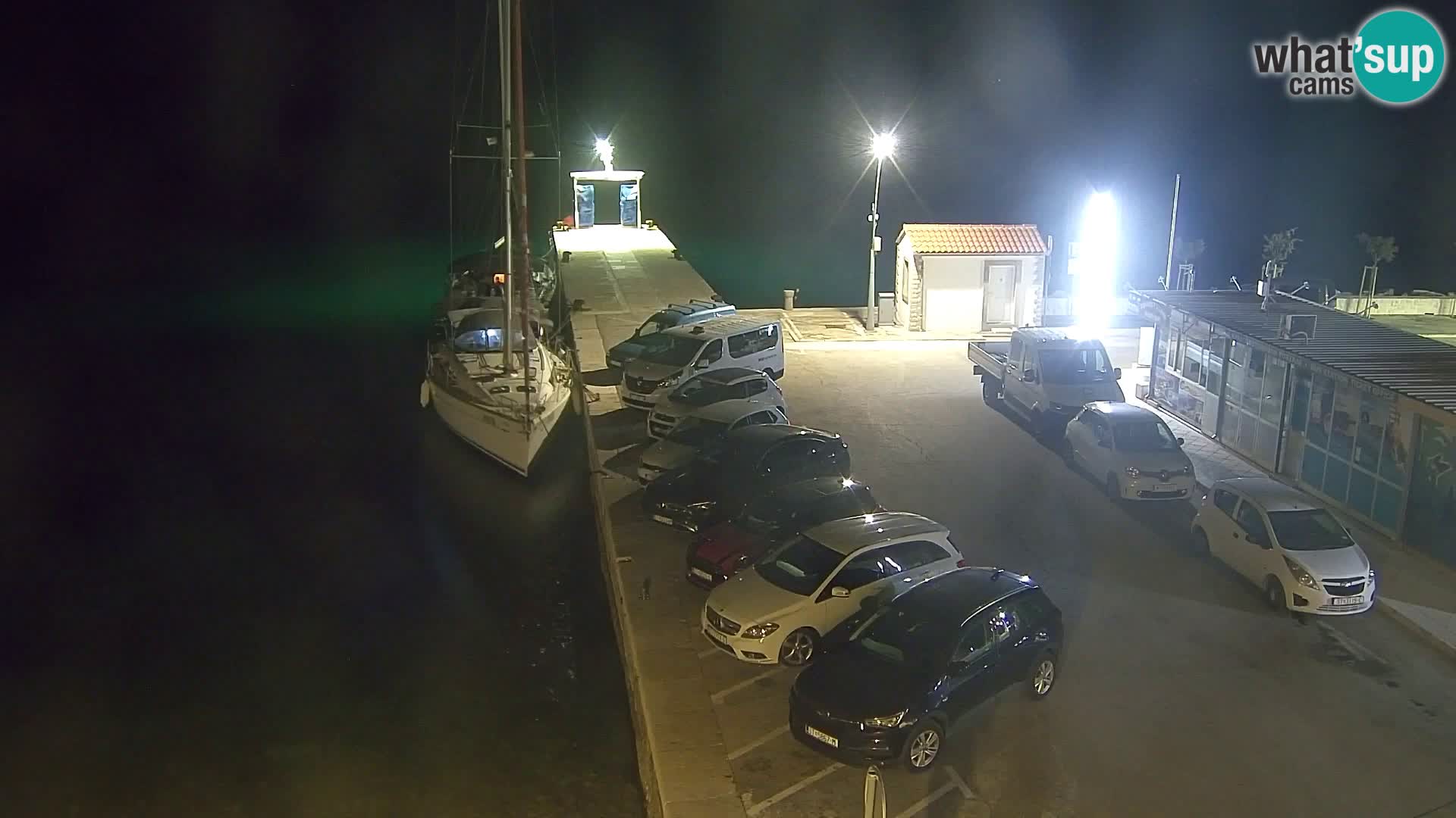 Web kamera Bol – Centar mjesta i marina | Pogled uživo