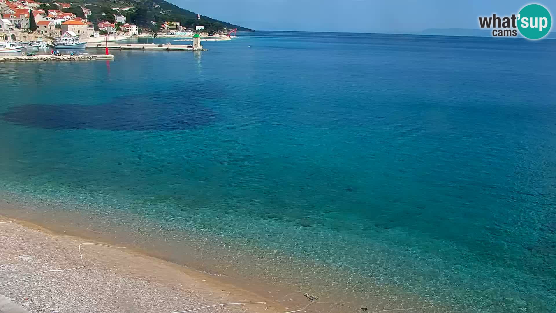 Spletna kamera Bol – Center mesta in marina v živo