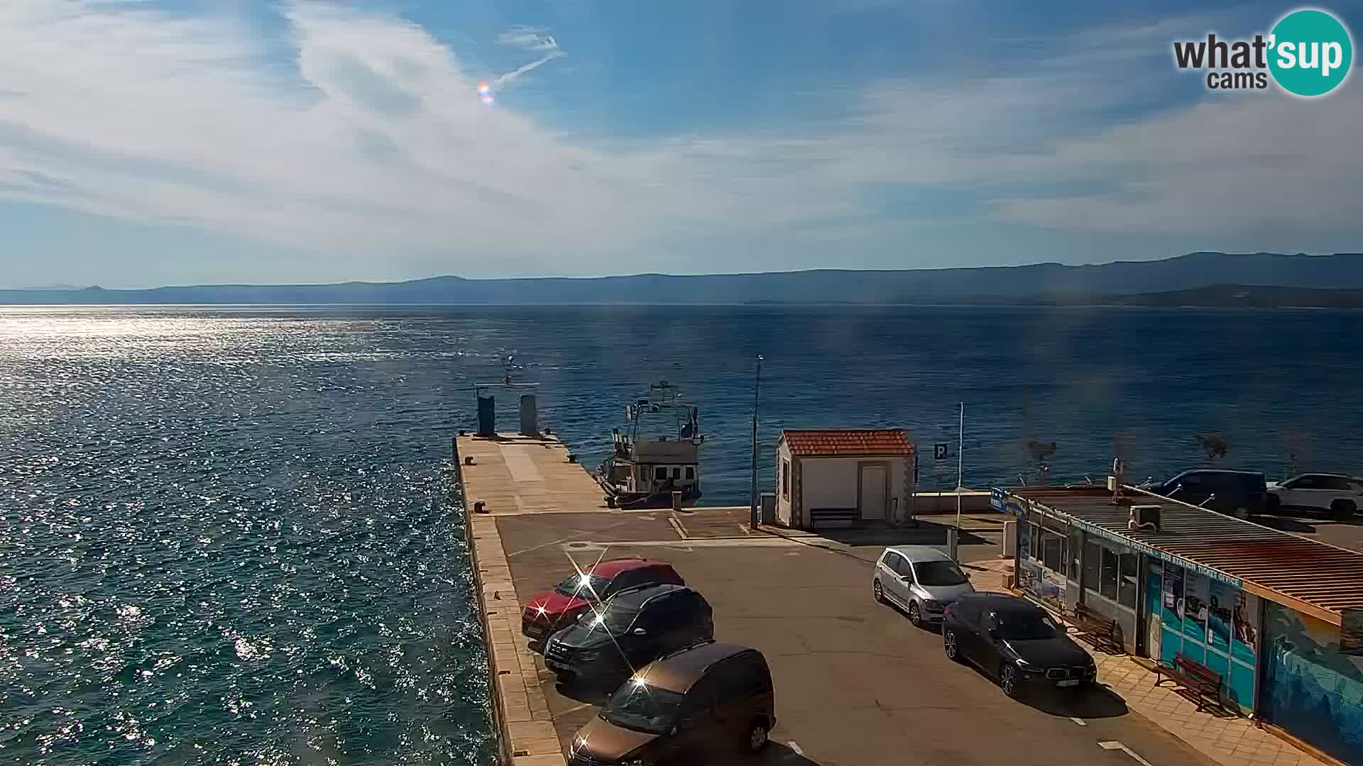 Web kamera Bol – Centar mjesta i marina | Pogled uživo