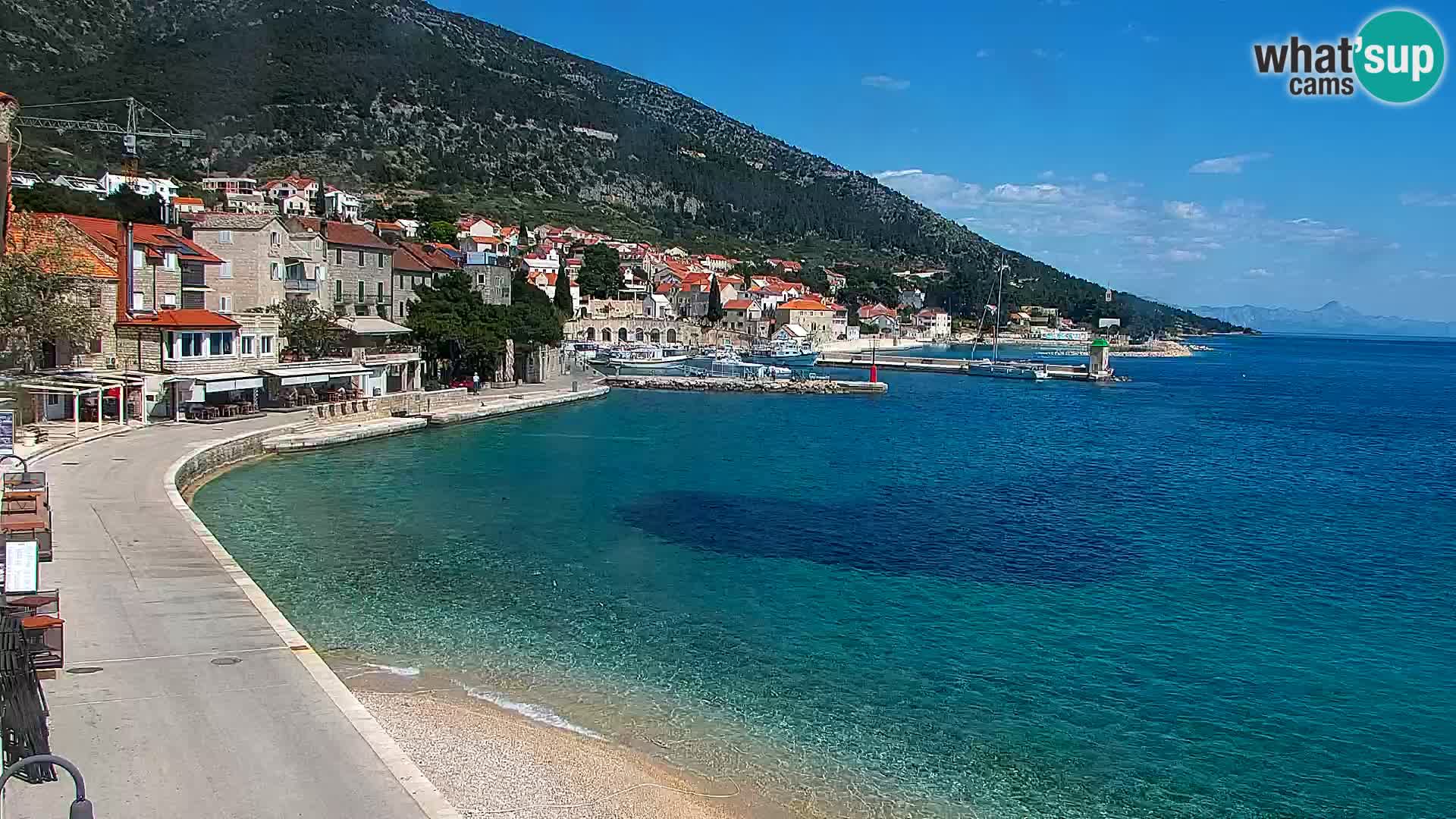 Web kamera Bol – Centar mjesta i marina | Pogled uživo