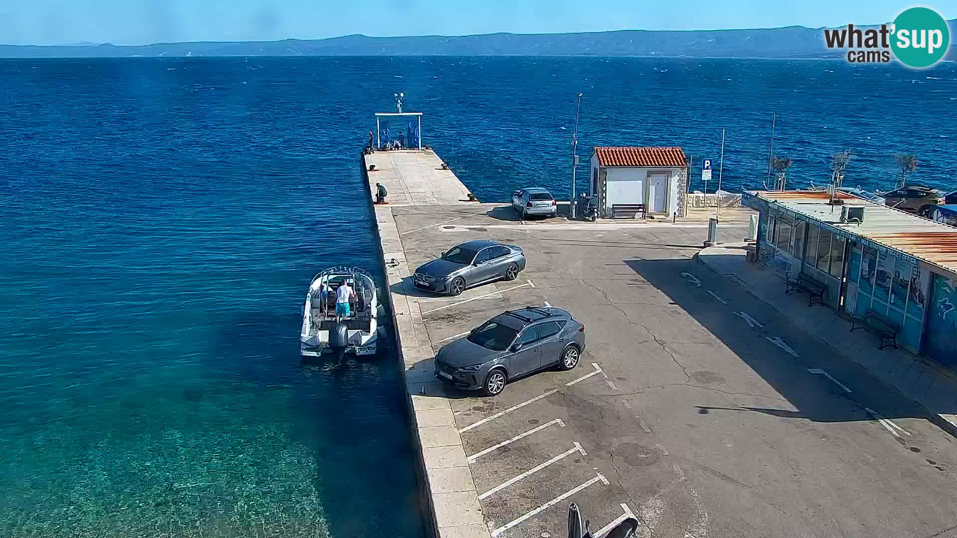 Web kamera Bol – Centar mjesta i marina | Pogled uživo