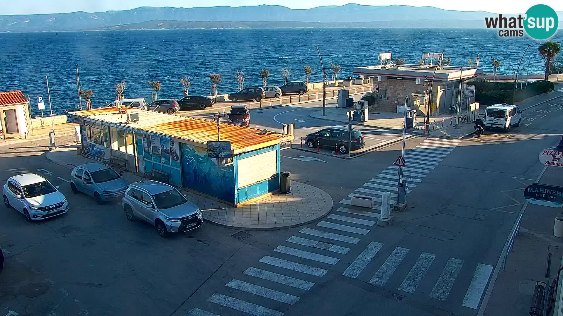 Web kamera Bol – Centar mjesta i marina | Pogled uživo