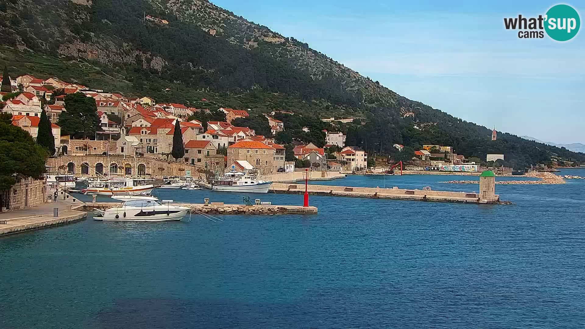 Web kamera Bol – Centar mjesta i marina | Pogled uživo