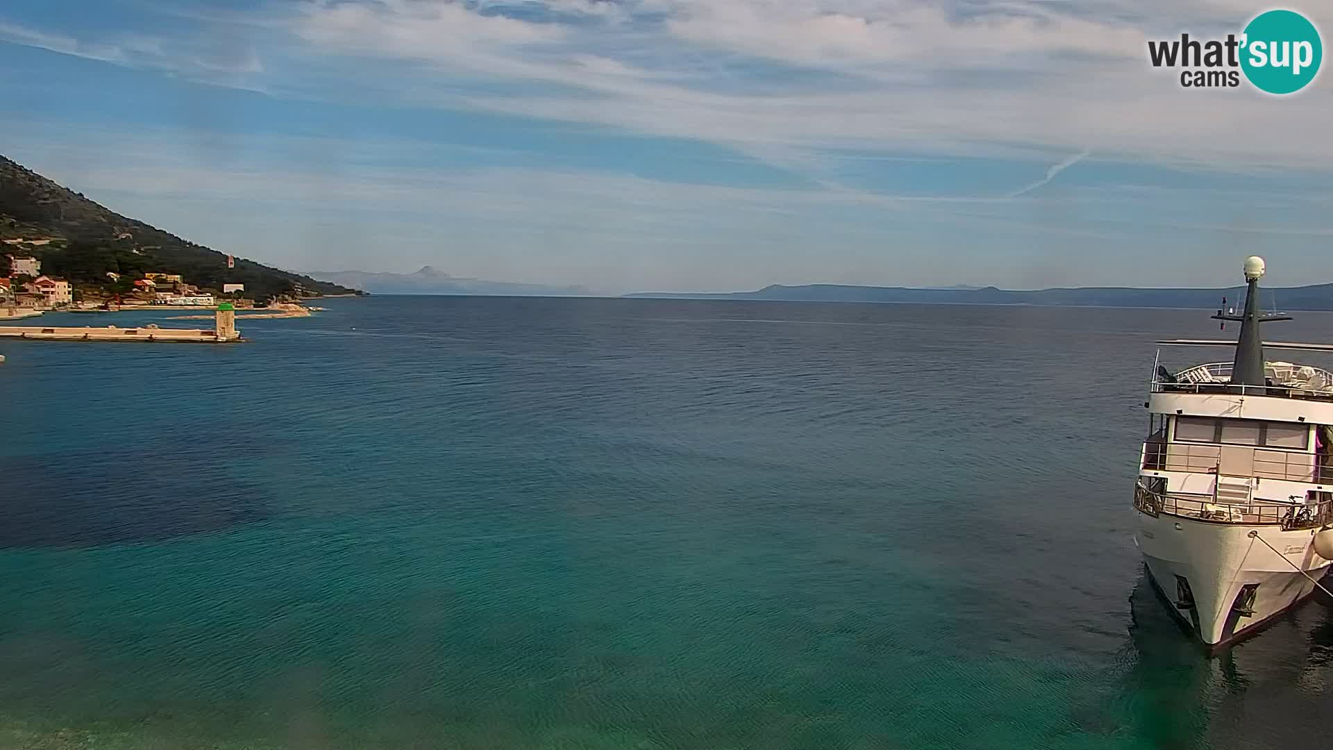 Web kamera Bol – Centar mjesta i marina | Pogled uživo