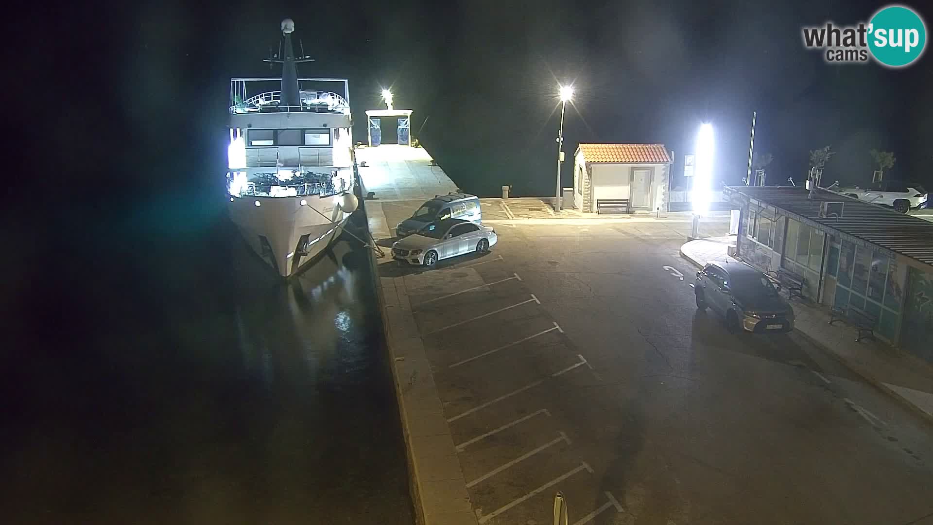 Web kamera Bol – Centar mjesta i marina | Pogled uživo