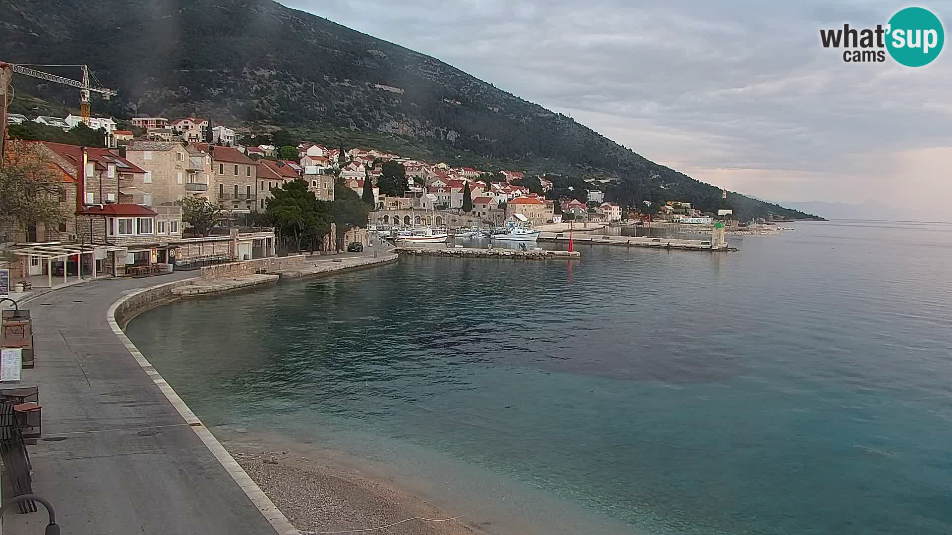 Webcam Bol Centro e Marina – Vista live dal porto di Bol