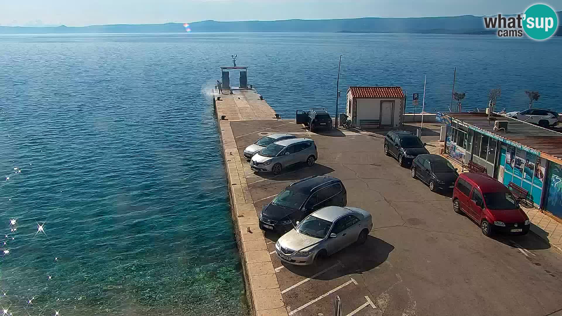 Web kamera Bol – Centar mjesta i marina | Pogled uživo