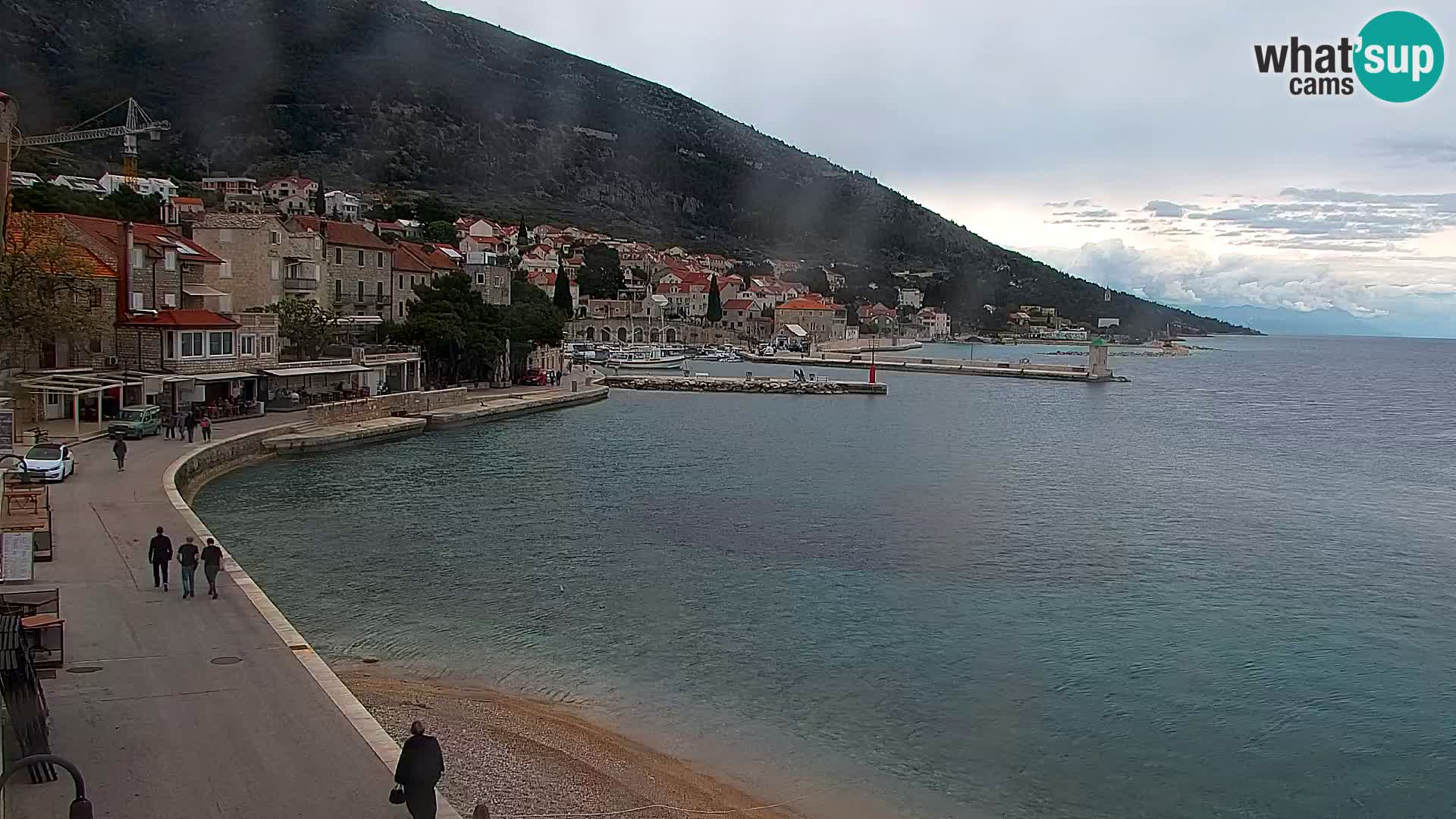 Web kamera Bol – Centar mjesta i marina | Pogled uživo