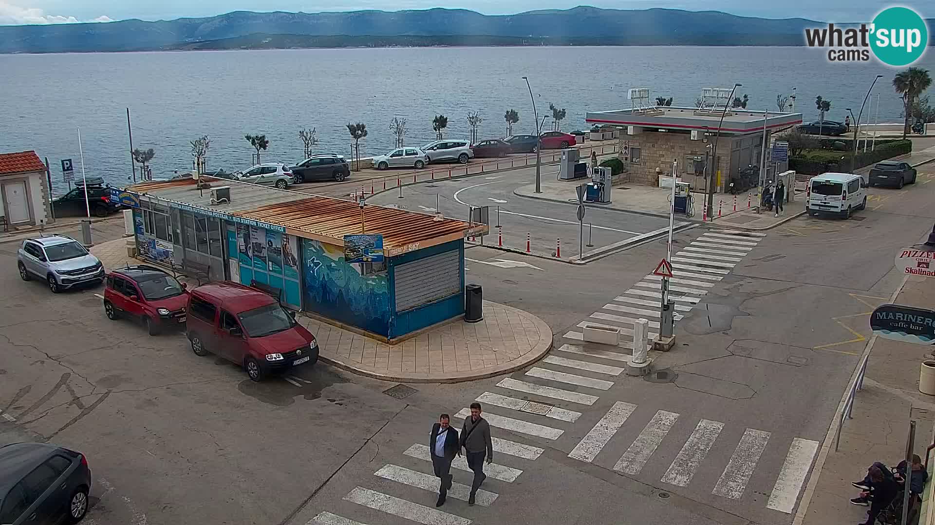 Web kamera Bol – Centar mjesta i marina | Pogled uživo