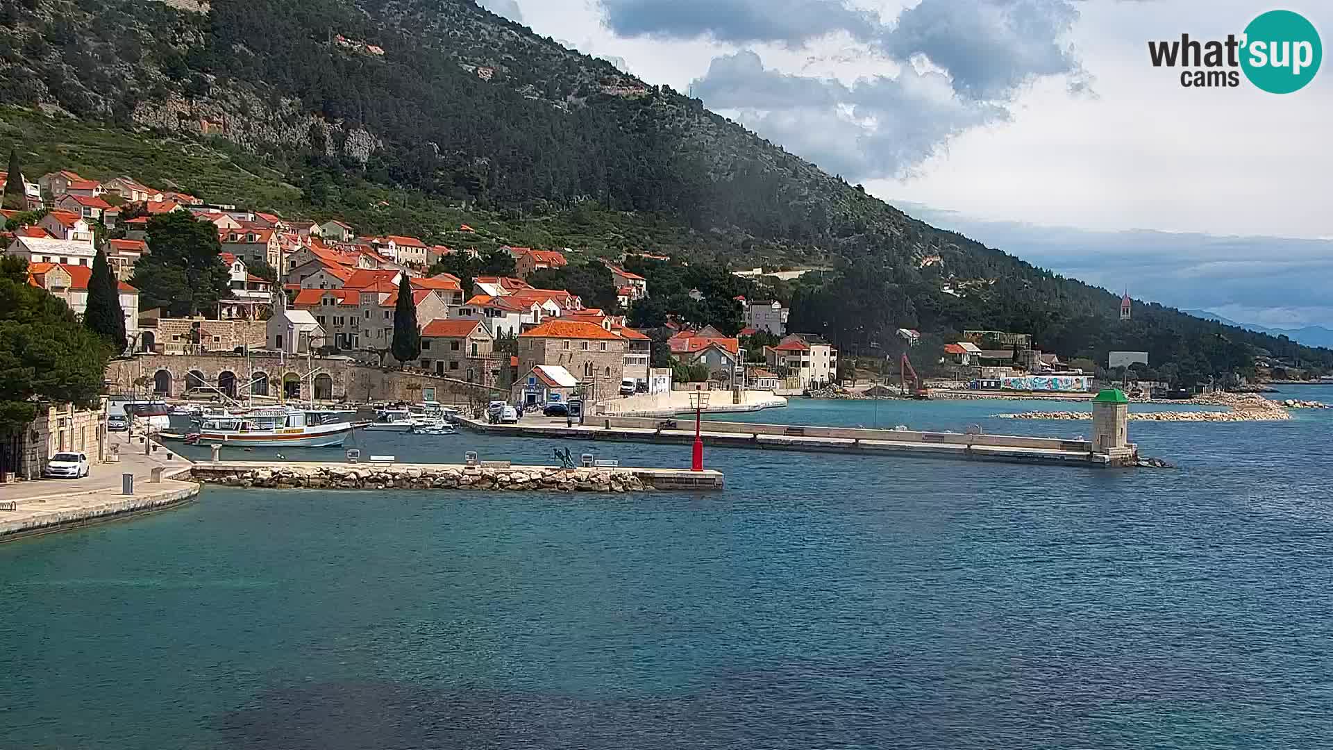 Web kamera Bol – Centar mjesta i marina | Pogled uživo