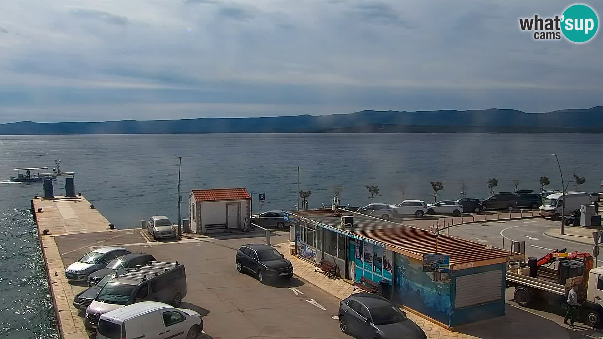 Web kamera Bol – Centar mjesta i marina | Pogled uživo