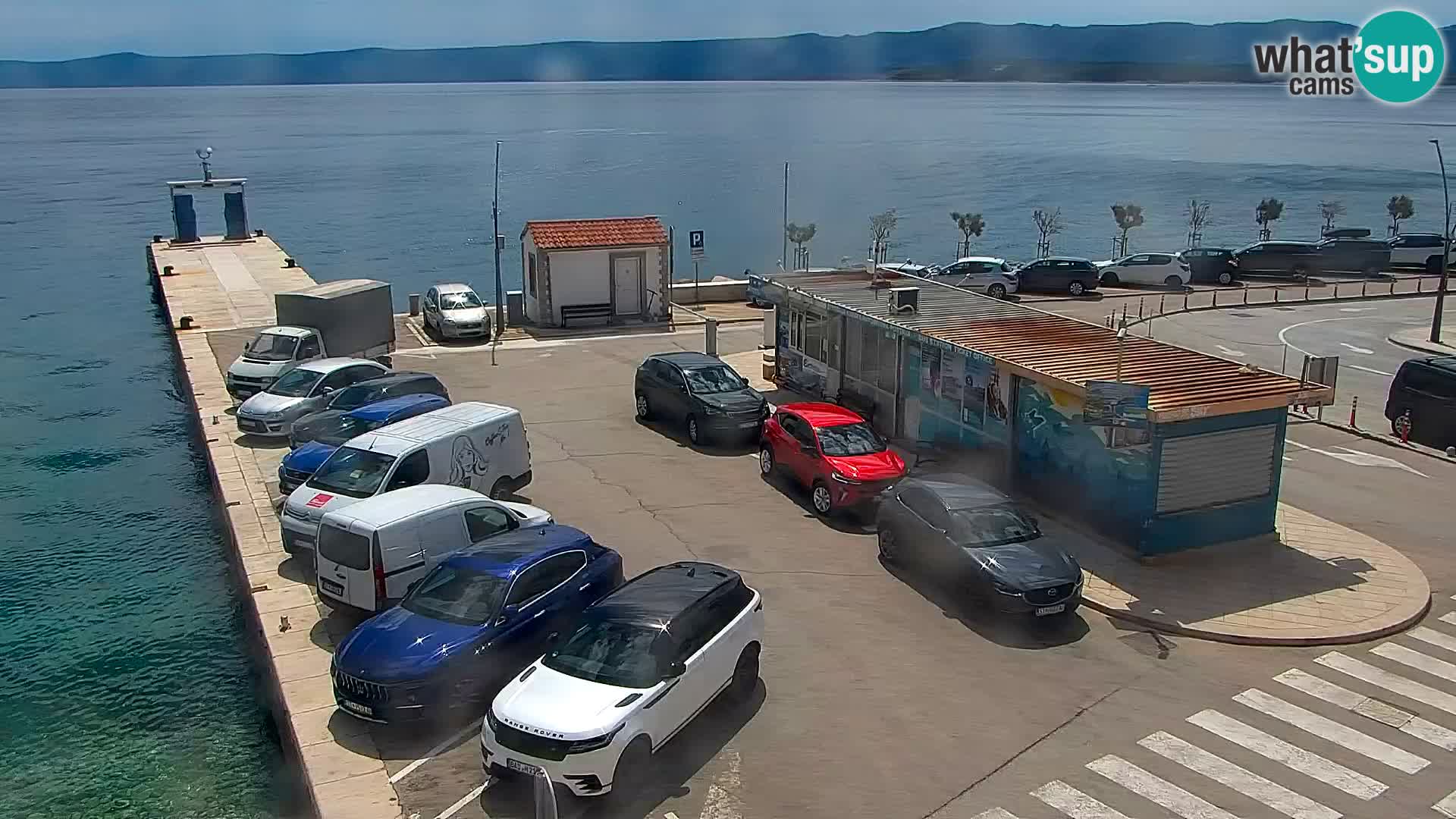 Web kamera Bol – Centar mjesta i marina | Pogled uživo