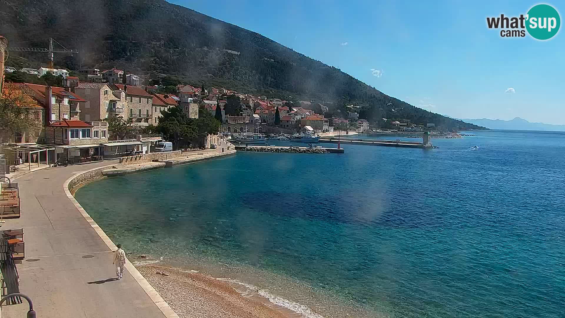 Web kamera Bol – Centar mjesta i marina | Pogled uživo