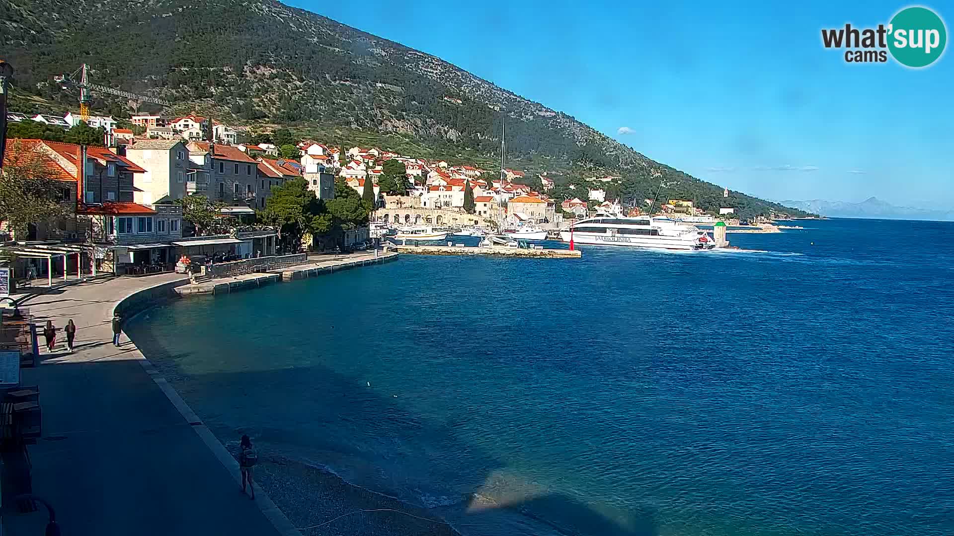 Web kamera Bol – Centar mjesta i marina | Pogled uživo