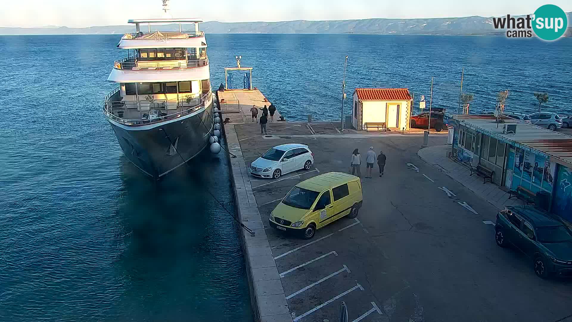 Webcam Bol Centro e Marina – Vista live dal porto di Bol