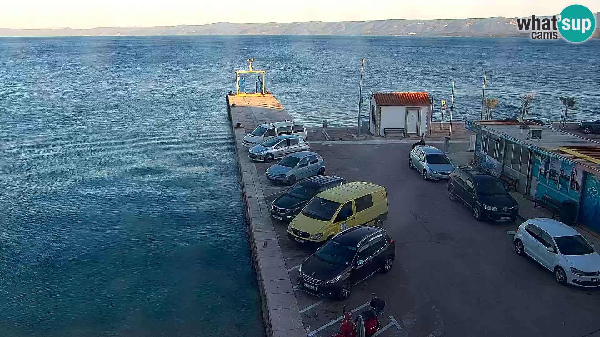 Webcam Bol Centro e Marina – Vista live dal porto di Bol