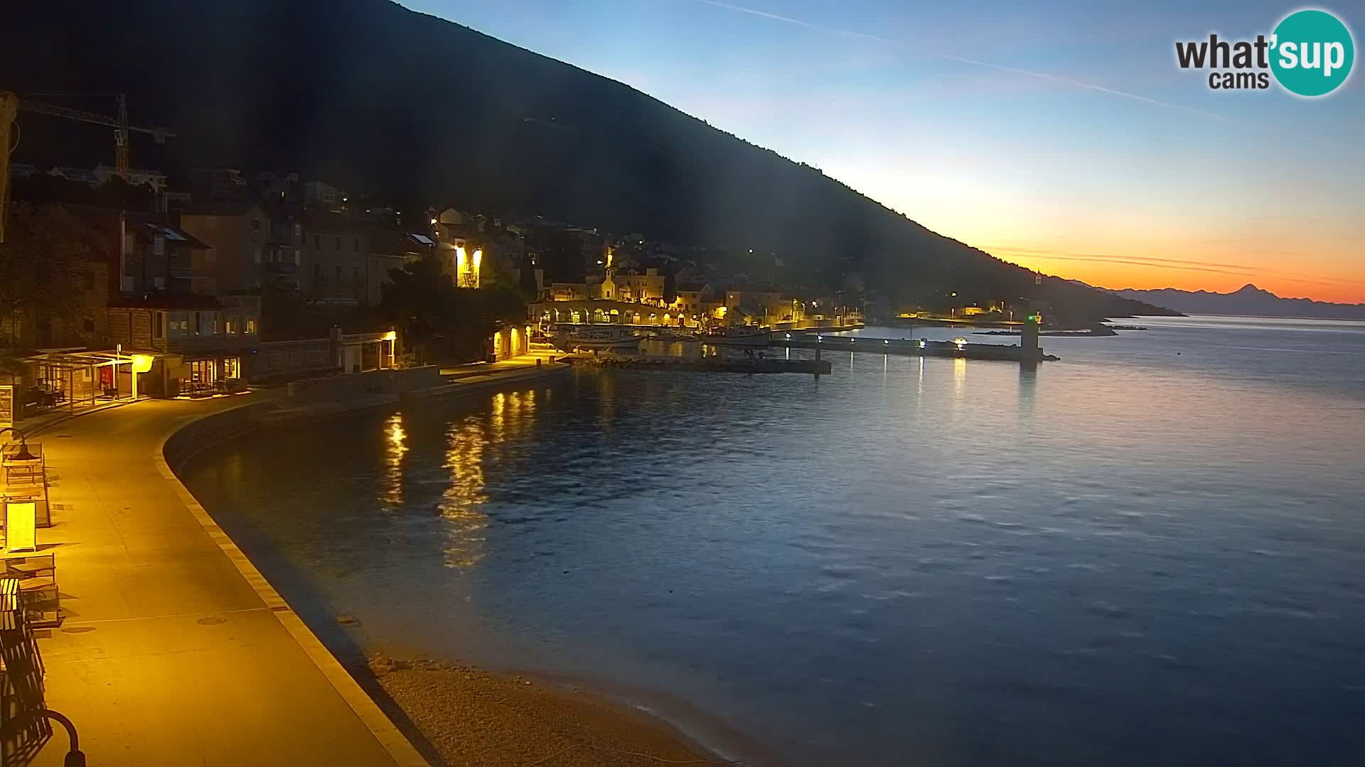 Web kamera Bol – Centar mjesta i marina | Pogled uživo