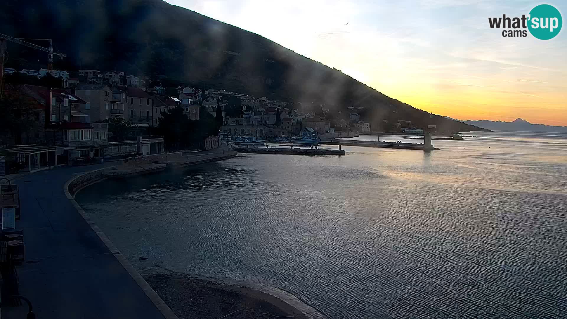 Webcam Bol Centro e Marina – Vista live dal porto di Bol