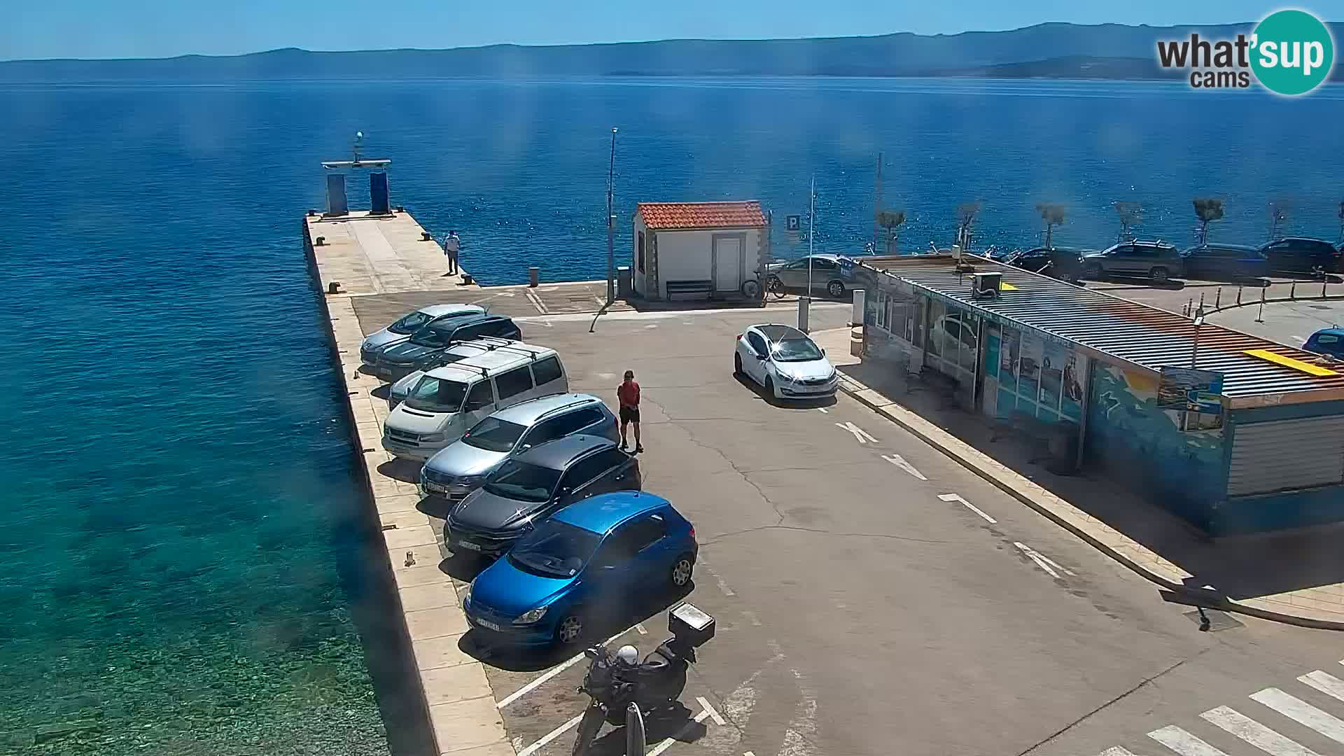 Web kamera Bol – Centar mjesta i marina | Pogled uživo