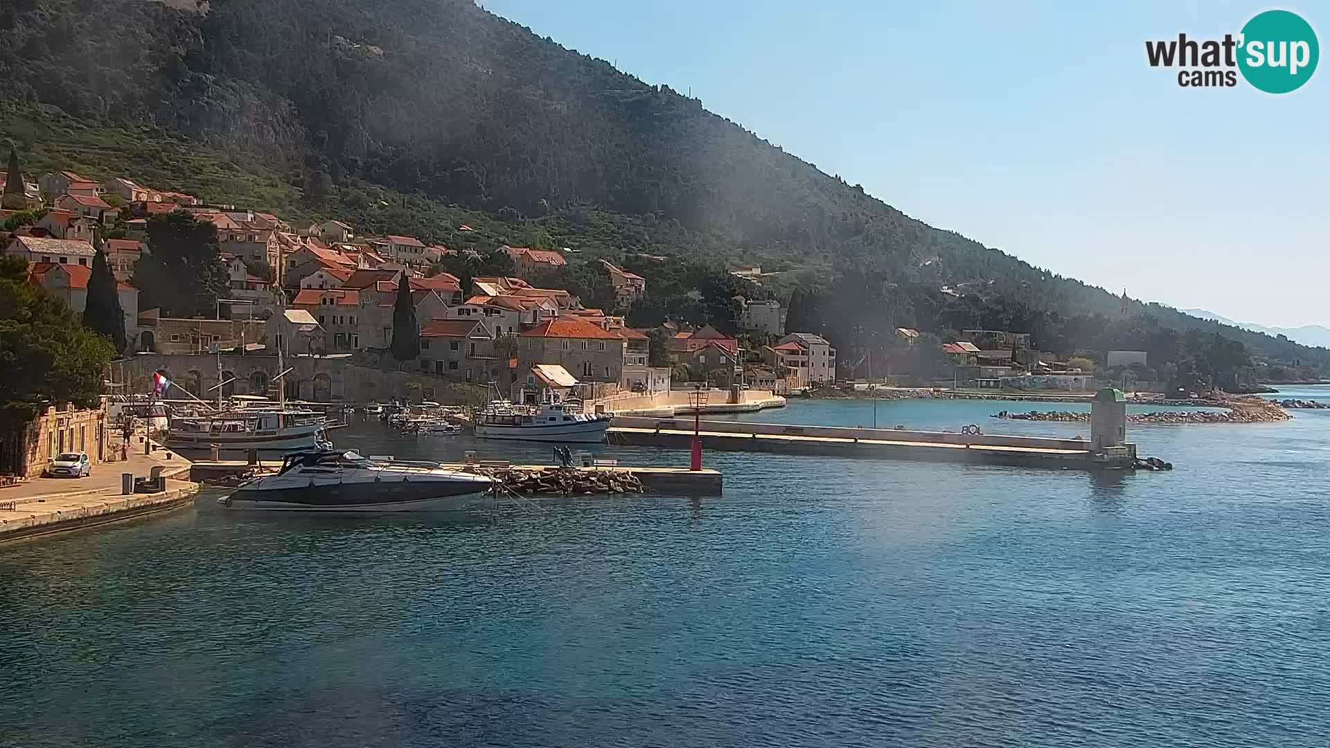 Webcam Bol Centro e Marina – Vista live dal porto di Bol