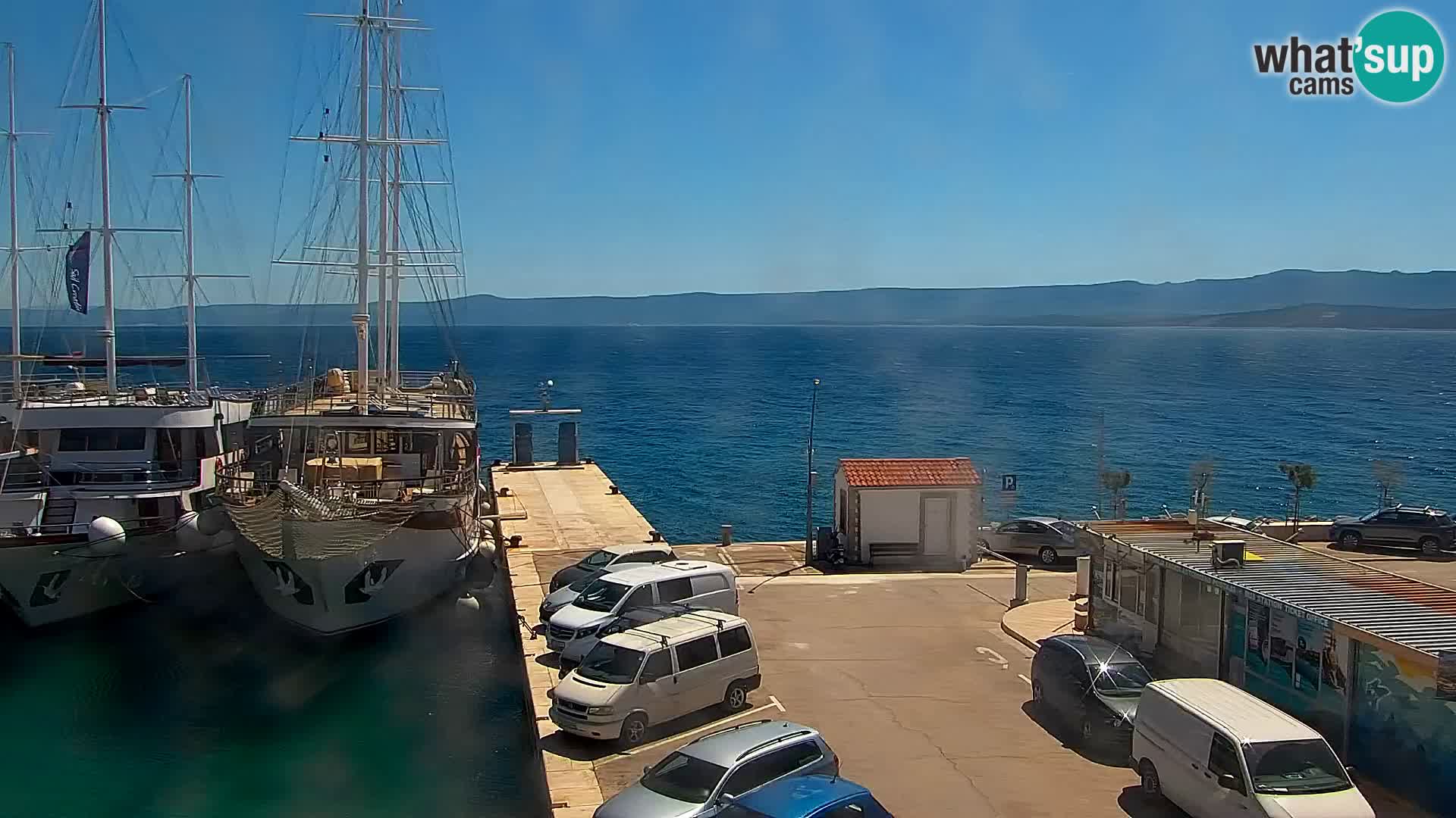 Webcam Bol Centro e Marina – Vista live dal porto di Bol