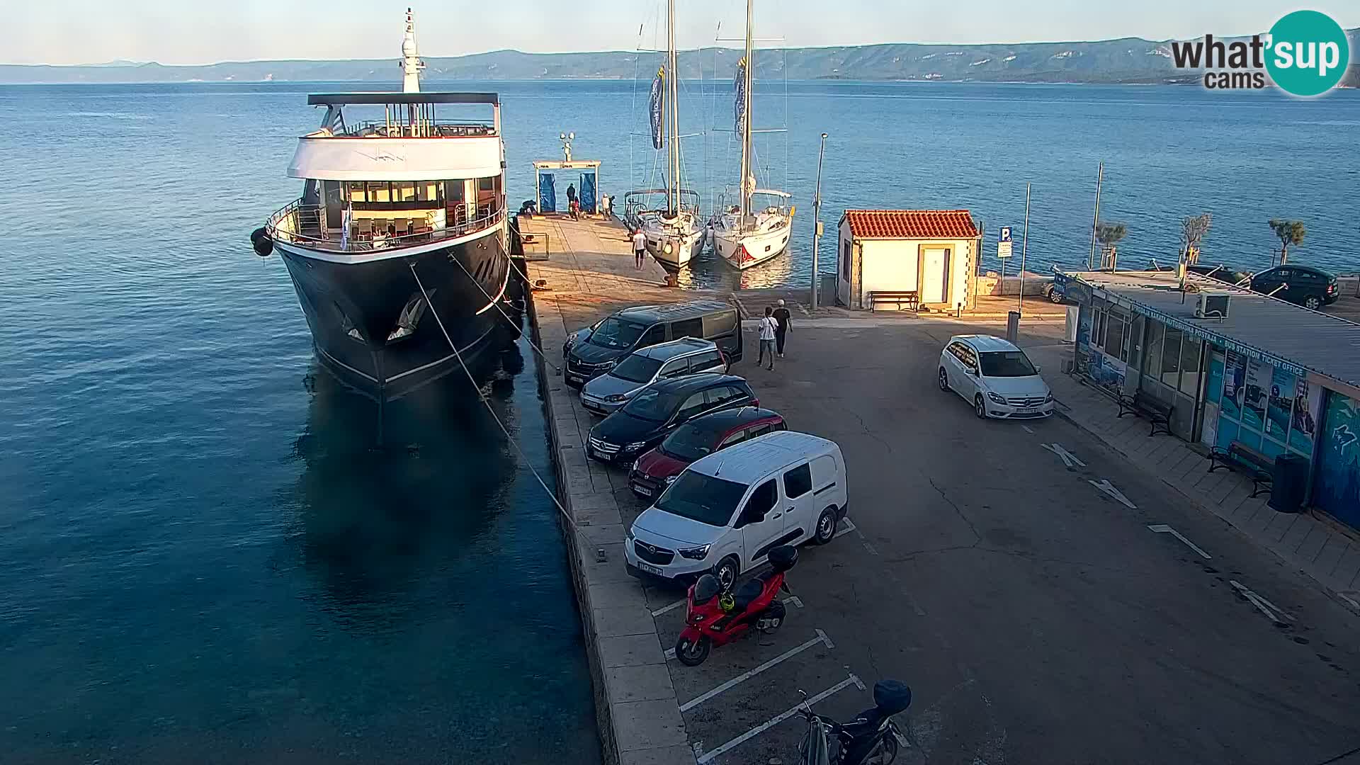 Webcam Bol Town Center & Marina – Live View from Bol, Brač