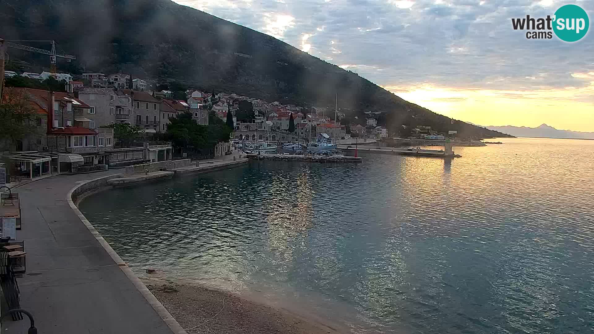 Webcam Bol Centro e Marina – Vista live dal porto di Bol