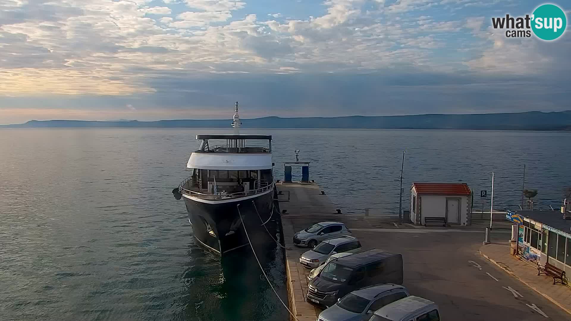 Web kamera Bol – Centar mjesta i marina | Pogled uživo