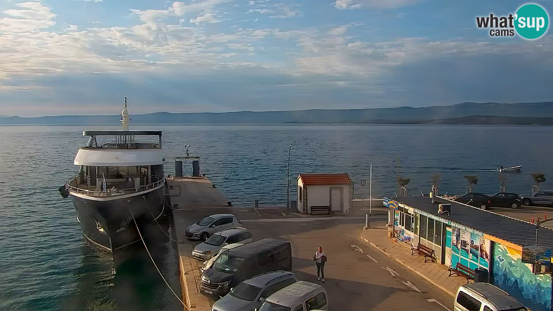 Web kamera Bol – Centar mjesta i marina | Pogled uživo