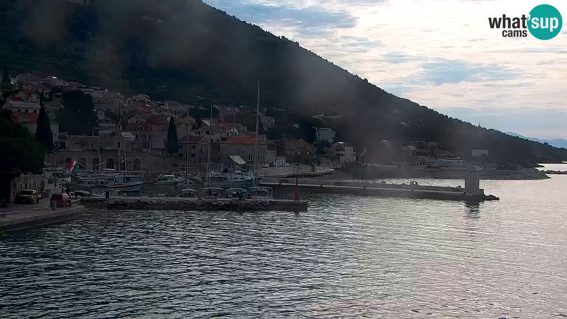 Web kamera Bol – Centar mjesta i marina | Pogled uživo