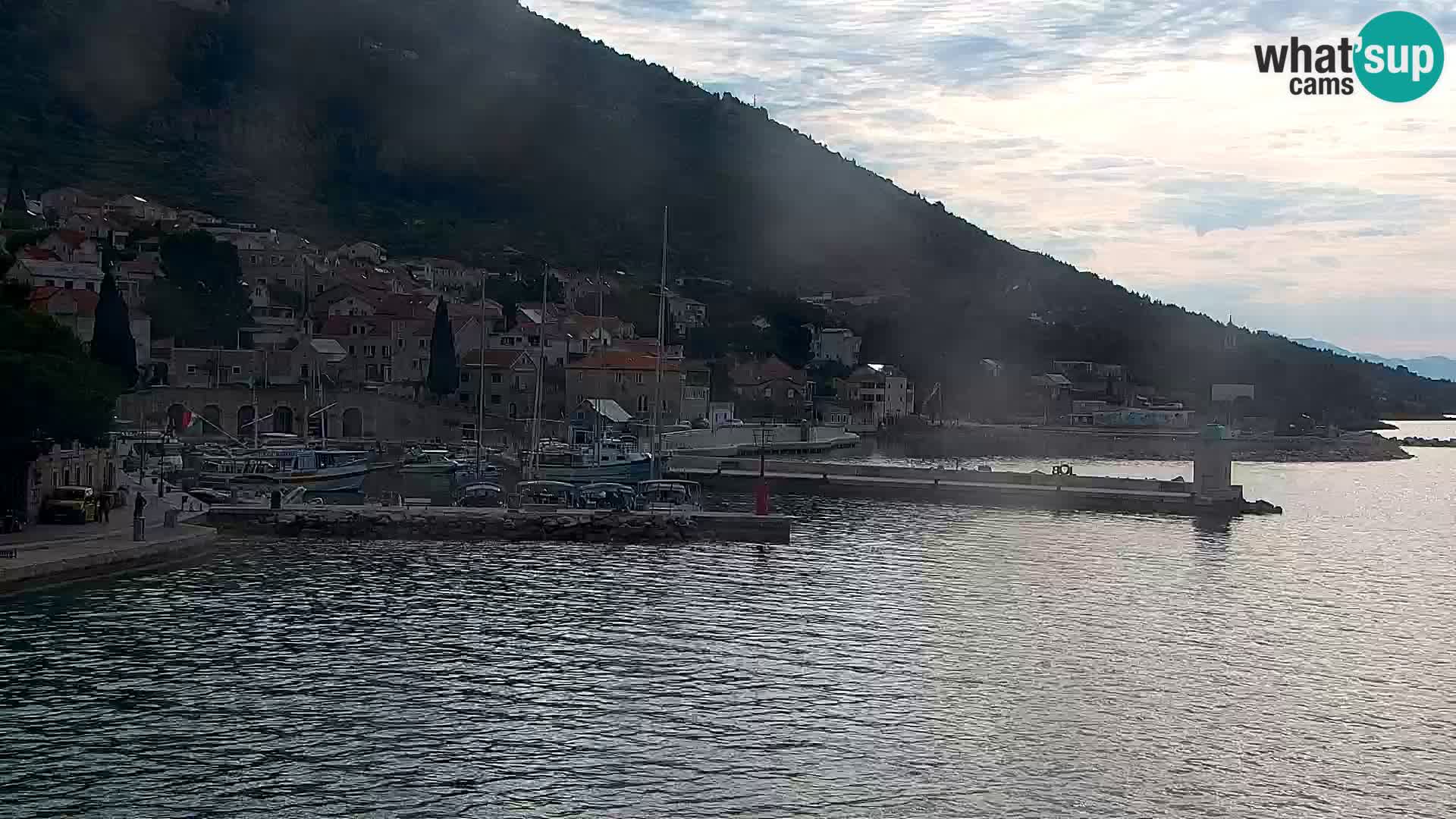 Web kamera Bol – Centar mjesta i marina | Pogled uživo