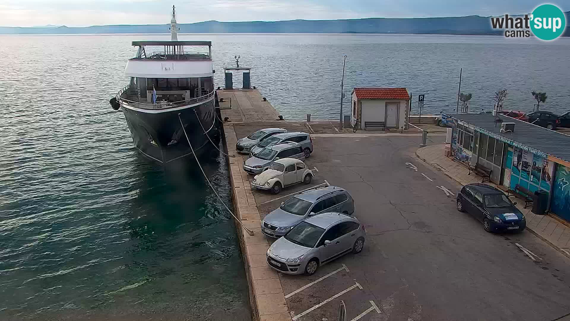Webcam Bol Centro e Marina – Vista live dal porto di Bol