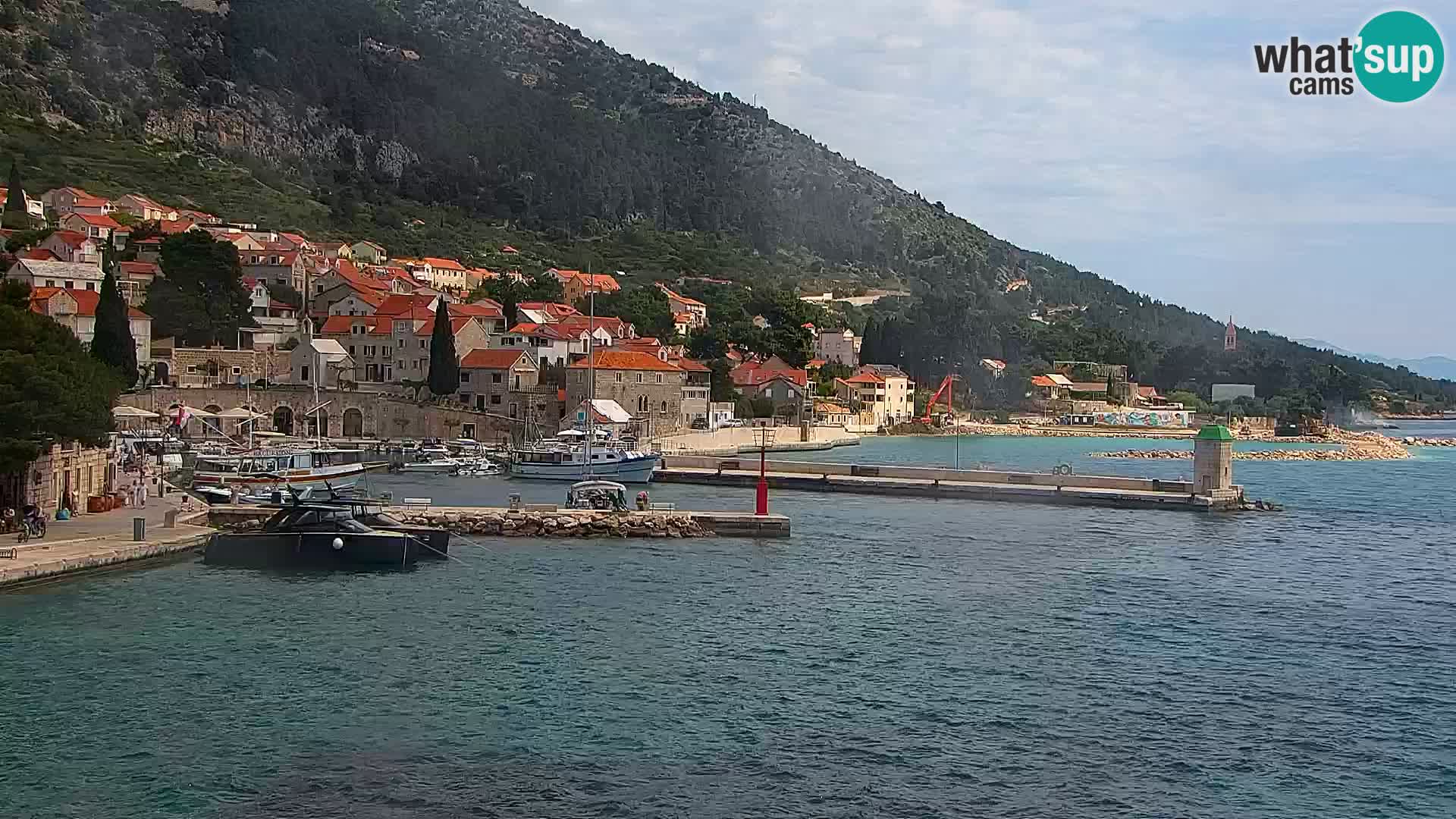 Web kamera Bol – Centar mjesta i marina | Pogled uživo