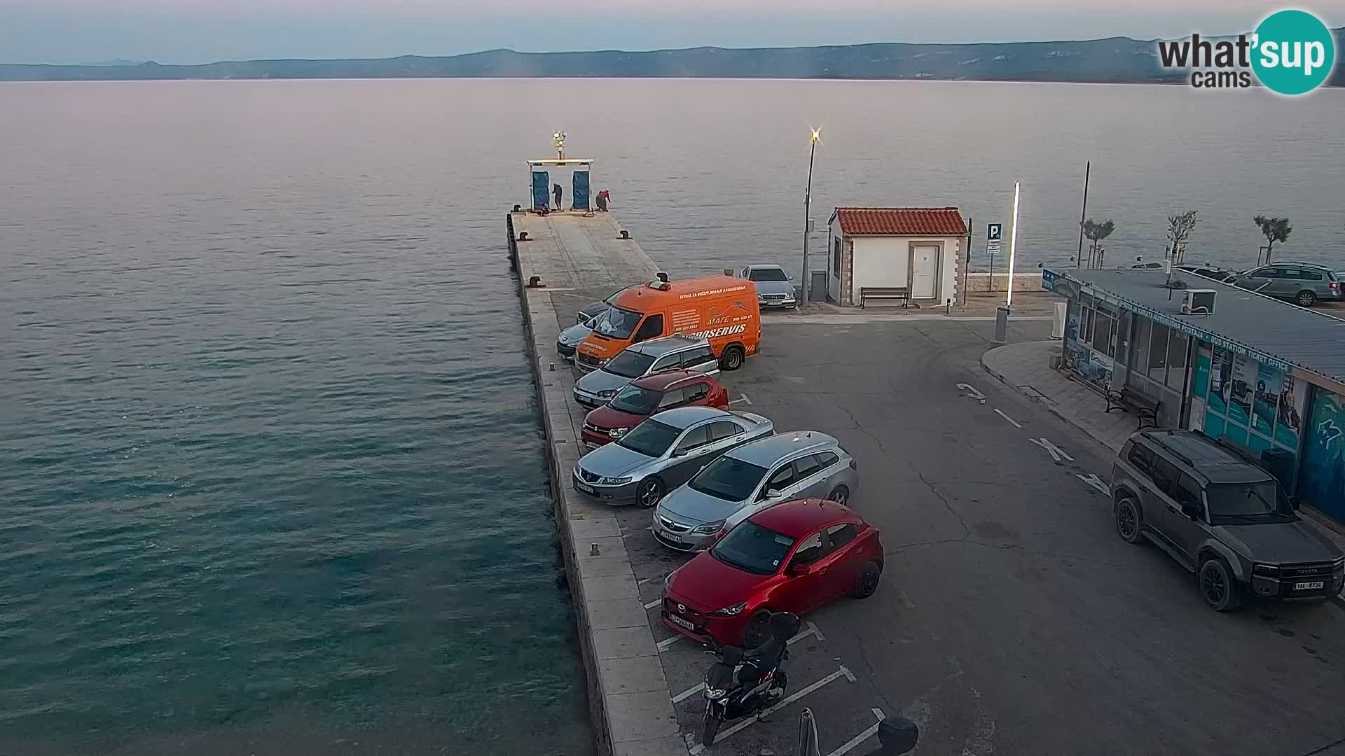 Webcam Bol Centro e Marina – Vista live dal porto di Bol