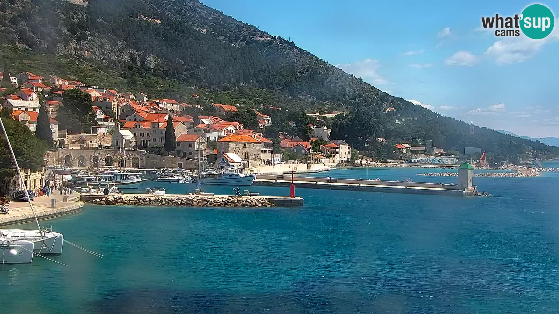 Web kamera Bol – Centar mjesta i marina | Pogled uživo