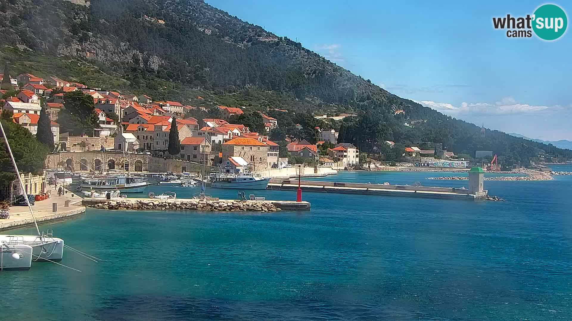 Webcam Bol Centro e Marina – Vista live dal porto di Bol