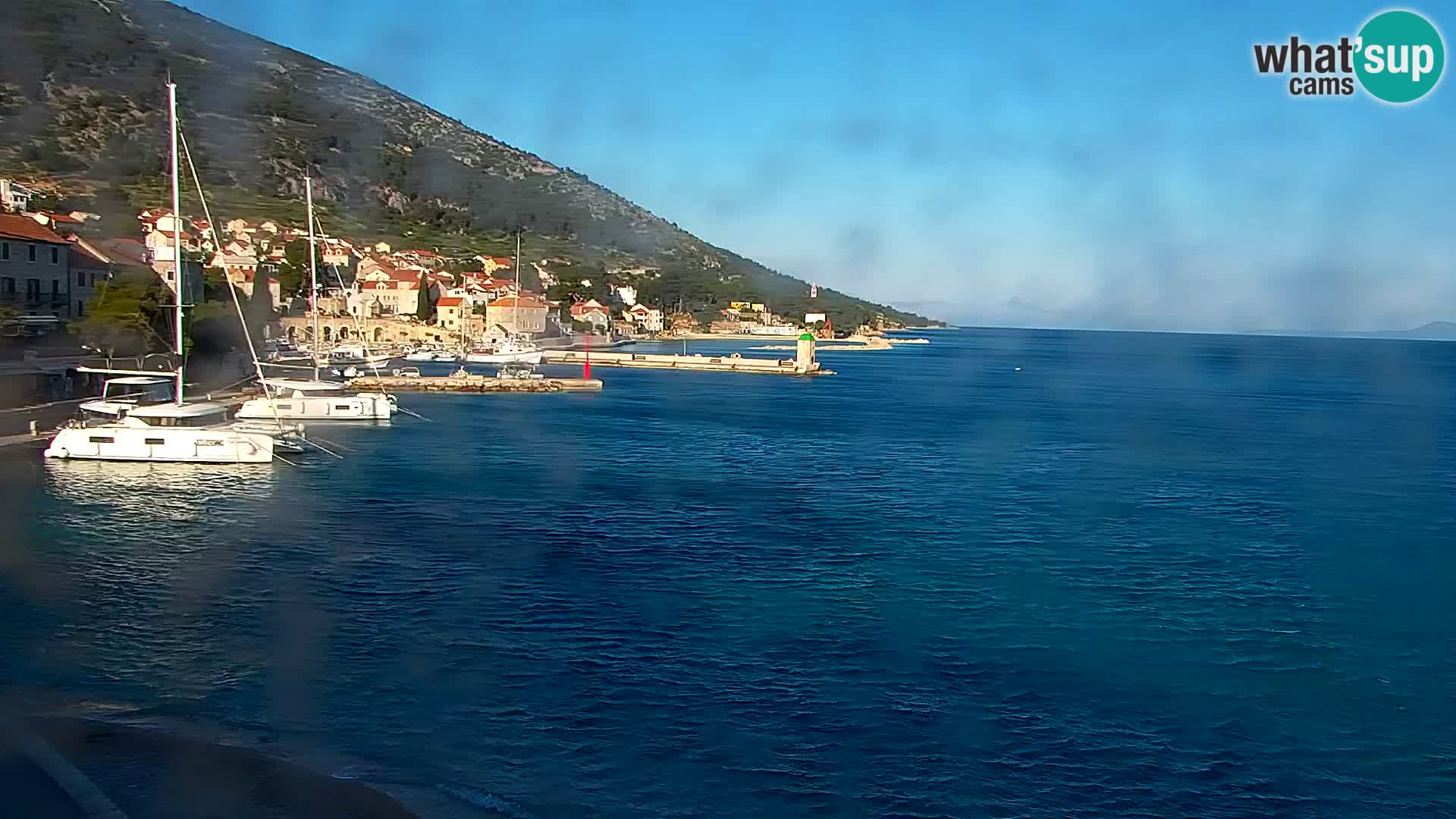 Webcam Bol Centro e Marina – Vista live dal porto di Bol