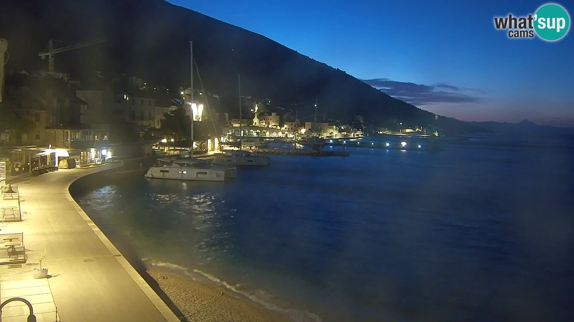 Web kamera Bol – Centar mjesta i marina | Pogled uživo