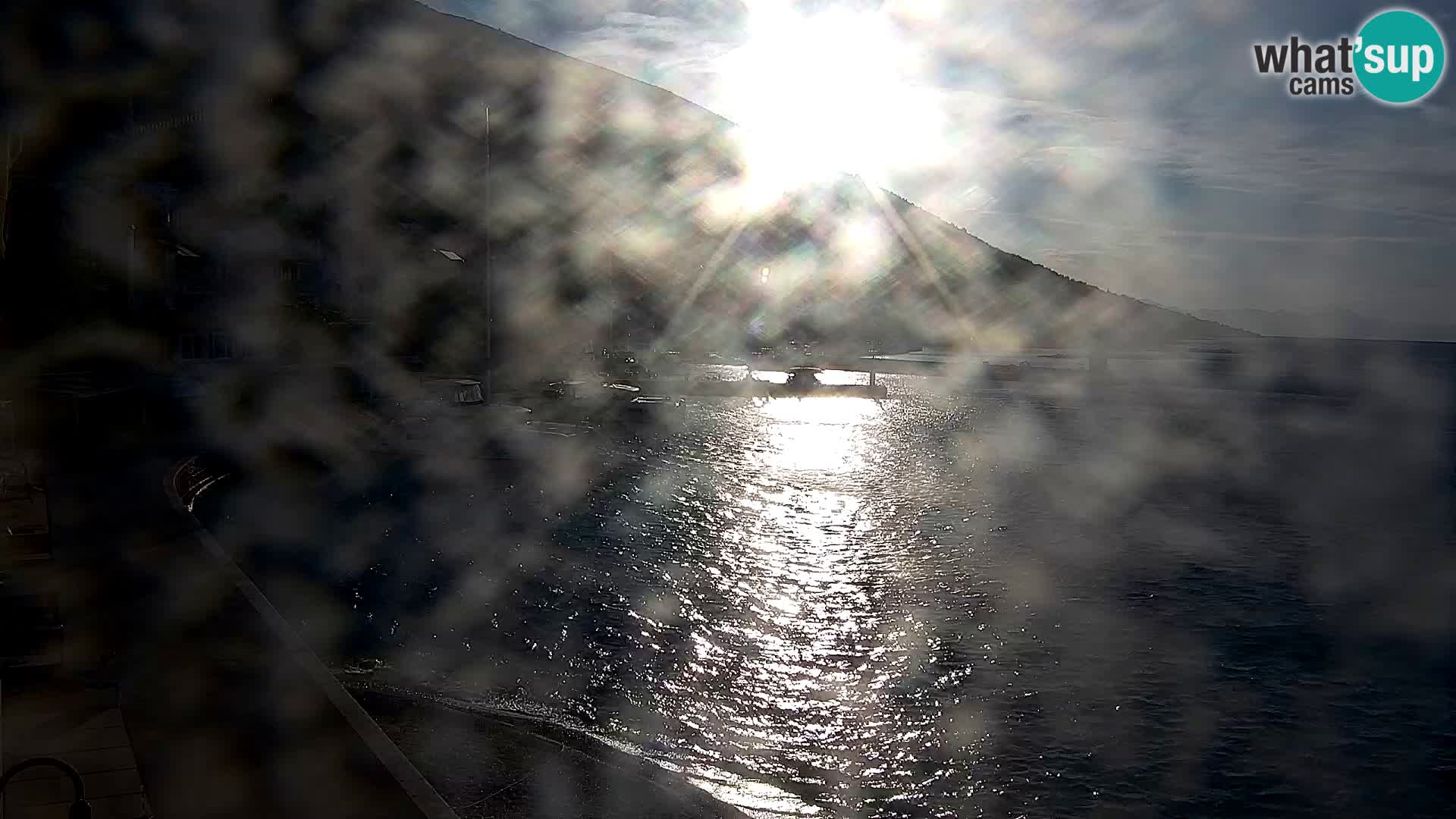 Webcam Bol Centro e Marina – Vista live dal porto di Bol