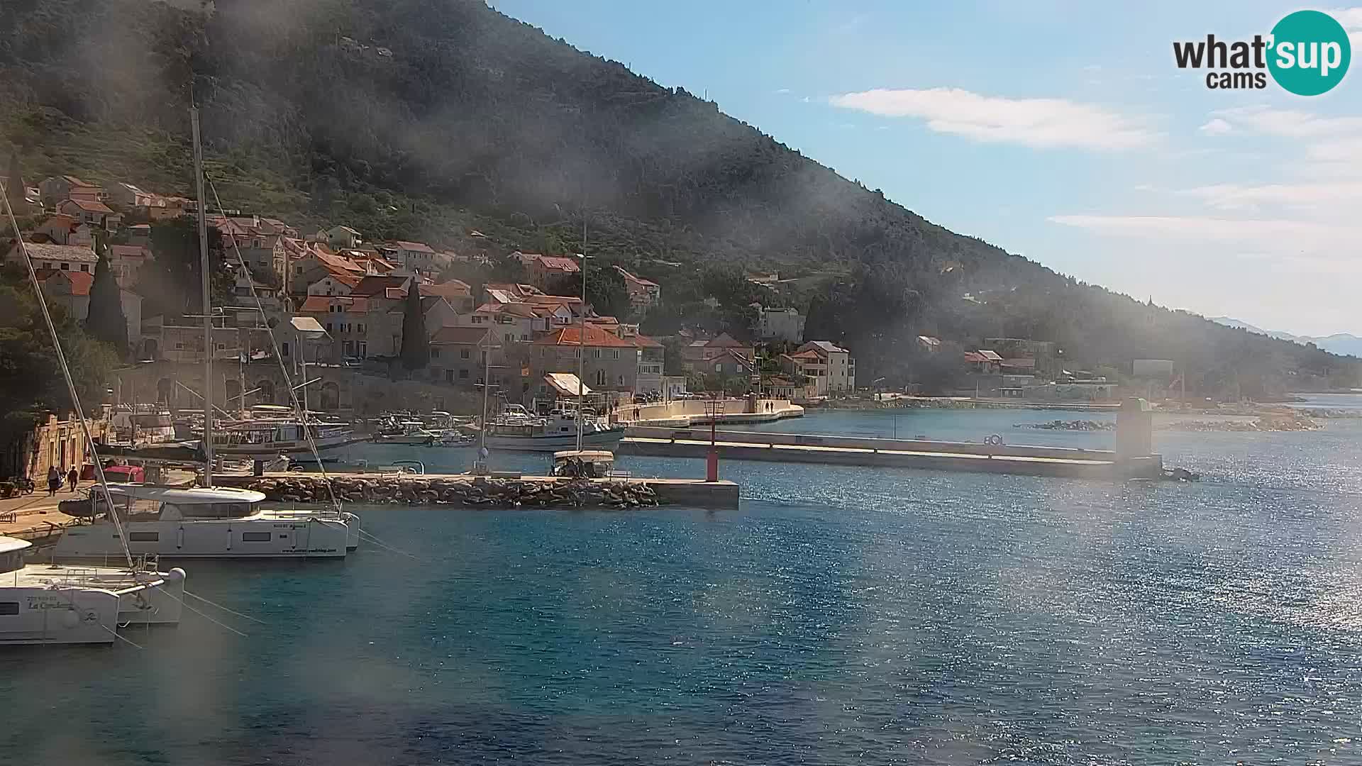 Webcam Bol Centro e Marina – Vista live dal porto di Bol
