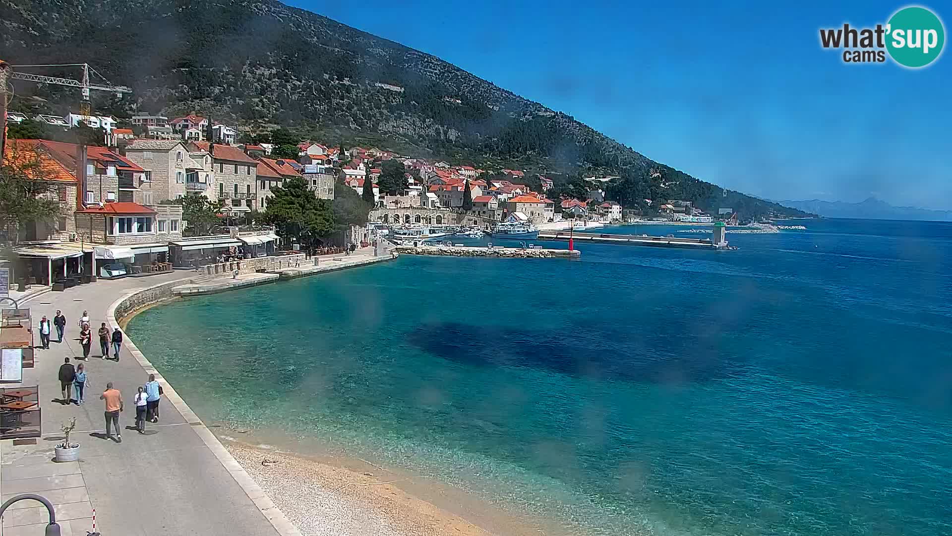 Web kamera Bol – Centar mjesta i marina | Pogled uživo