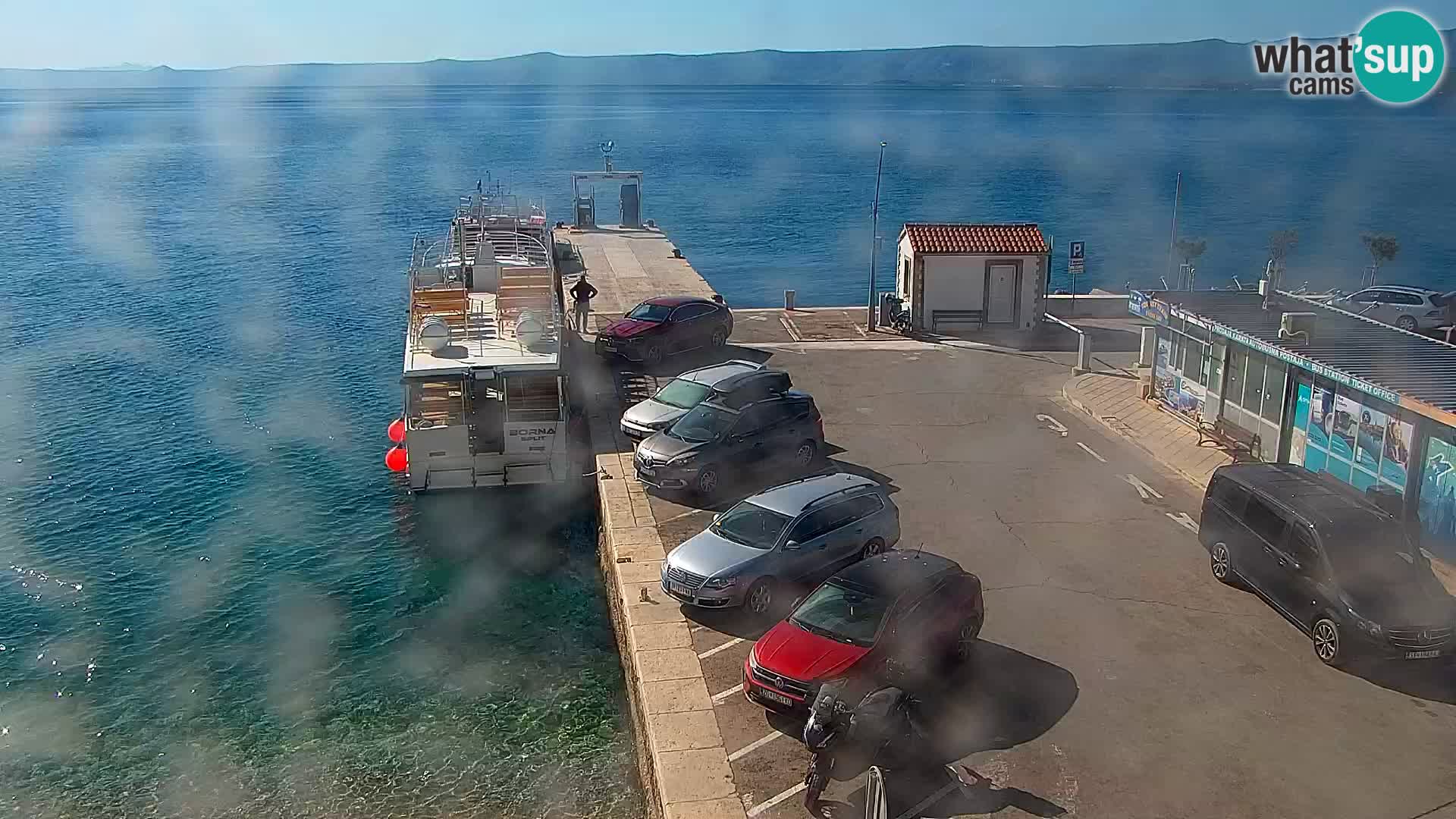 Web kamera Bol – Centar mjesta i marina | Pogled uživo
